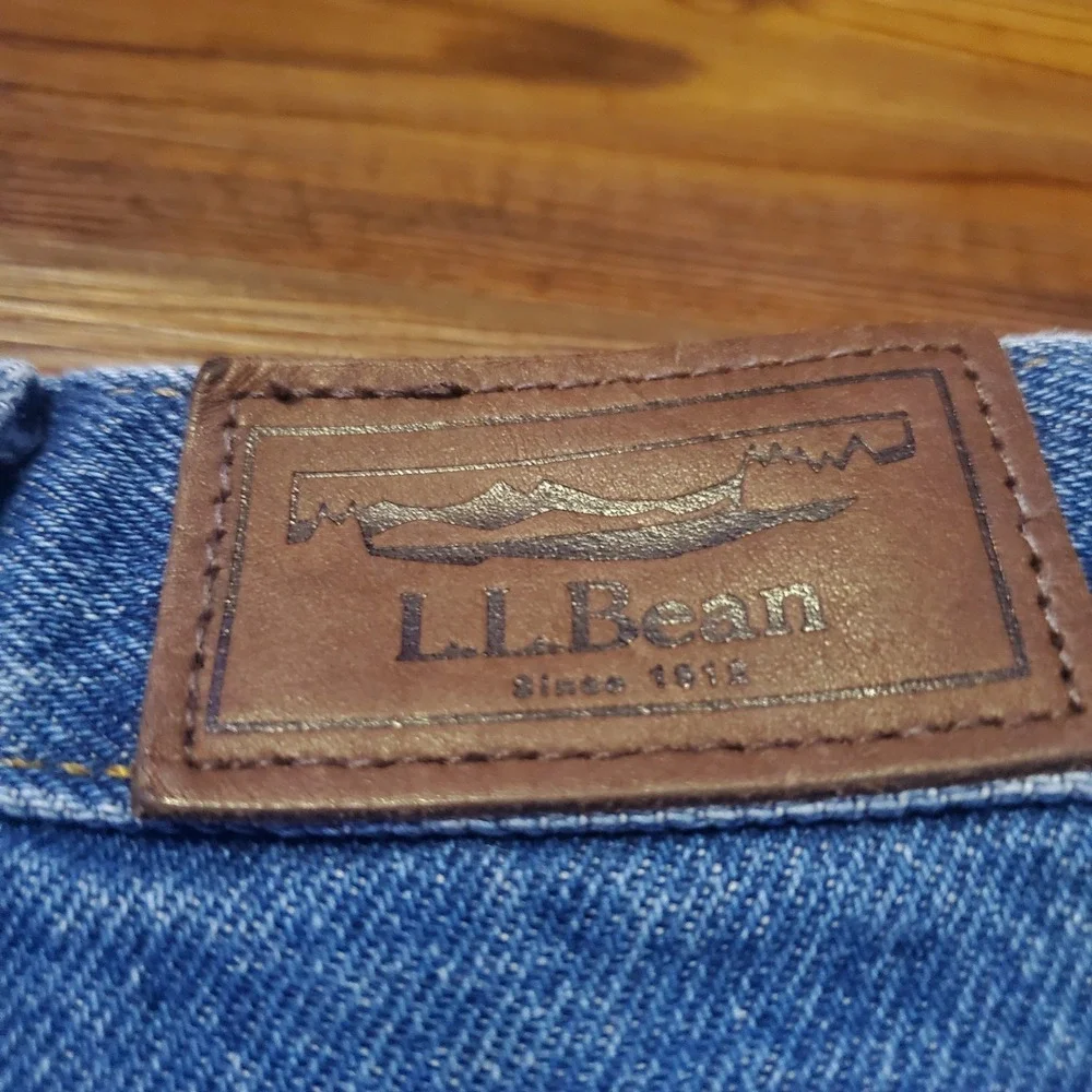 LL Bean Relaxed Fit Jeans Mens 35x32 Medium Wash Straight Leg Denim 134770